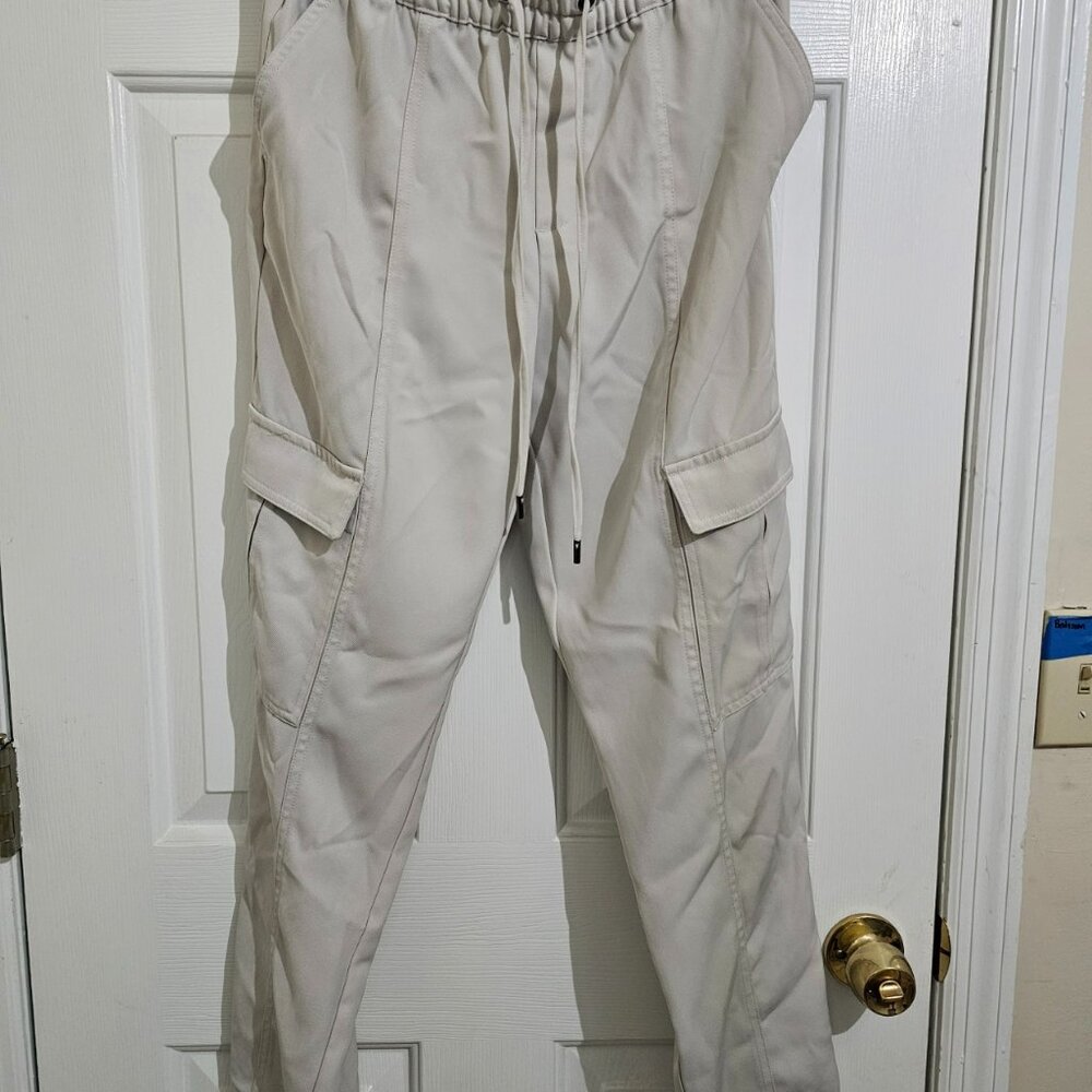 Banana Republic Stone Beige Cargo Joggers – Lightweight, Utility-Chic Style